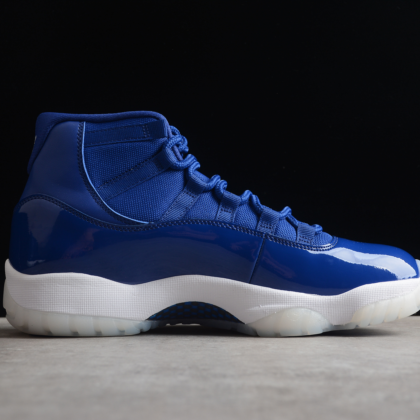 Jordan retro 11 royal blue 2