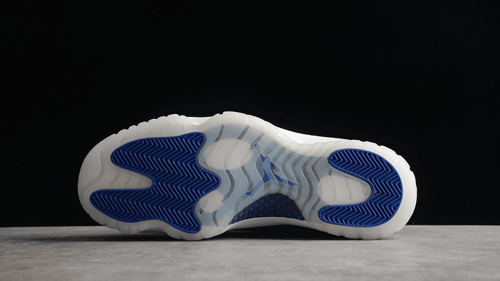 Jordan retro 11 royal blue 3