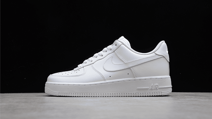Air Force 1 triple white 1