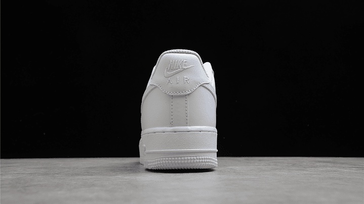 Air Force 1 triple white 3