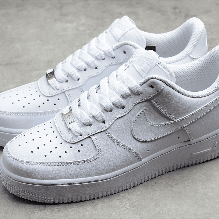 Air Force 1 triple white 2