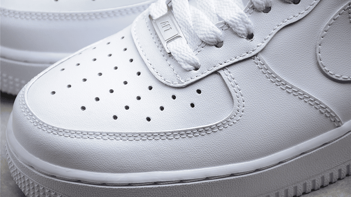 Air Force 1 triple white 4