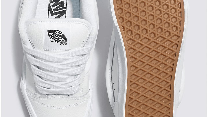 Vans Knu Skool triple white 3