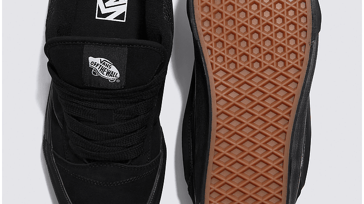 Vans Knu Skool triple black 3