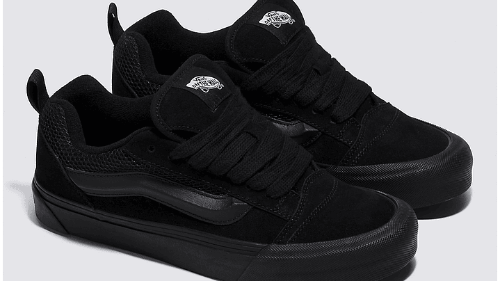 Vans Knu Skool triple black 2
