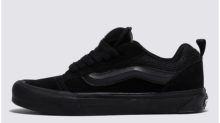 Vans Knu Skool triple black 1