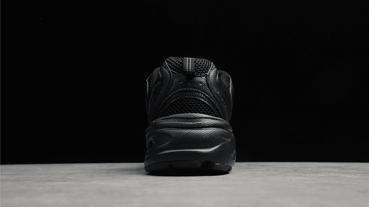 New balance 530 triple black 4