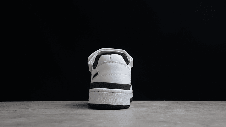 Adidas Forum black & white 4