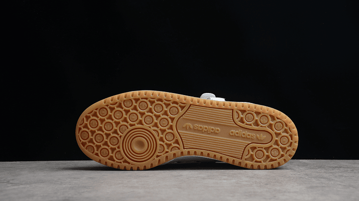 Adidas Forum black & white gum 3