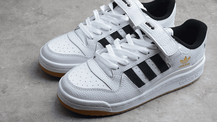 Adidas Forum black & white gum 5