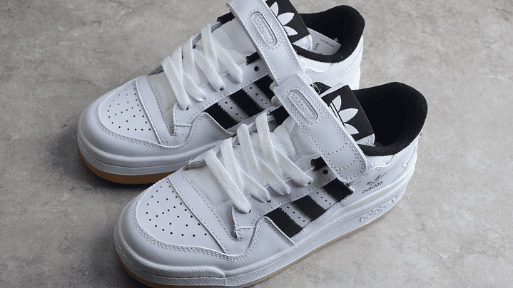 Adidas Forum white & black gum 5