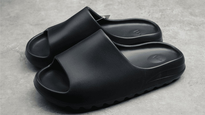 Yeezy Slide onyx 1