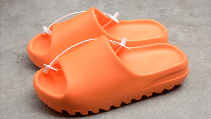 Yeezy Slide enflame orange 1
