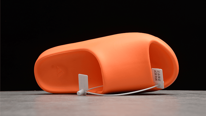Yeezy Slide enflame orange 2