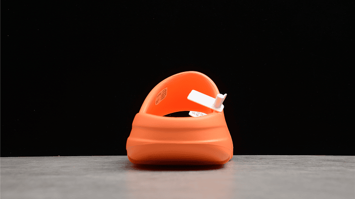 Yeezy Slide enflame orange 3