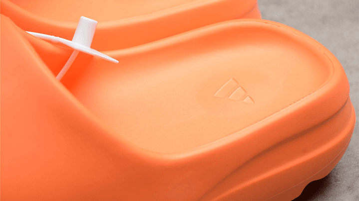 Yeezy Slide enflame orange 4