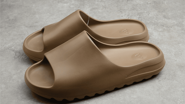 Yeezy Slide kakhi 1