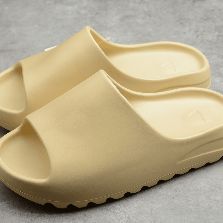 Yeezy Slide crudo 1