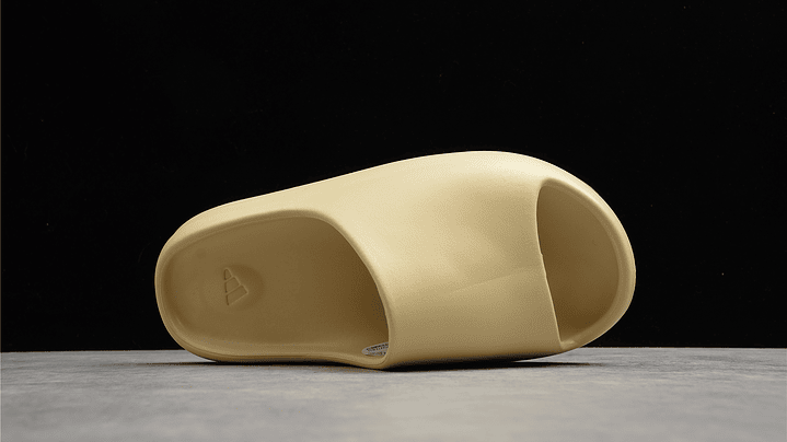 Yeezy Slide crudo 2
