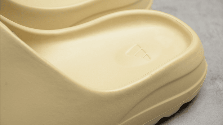 Yeezy Slide crudo 4