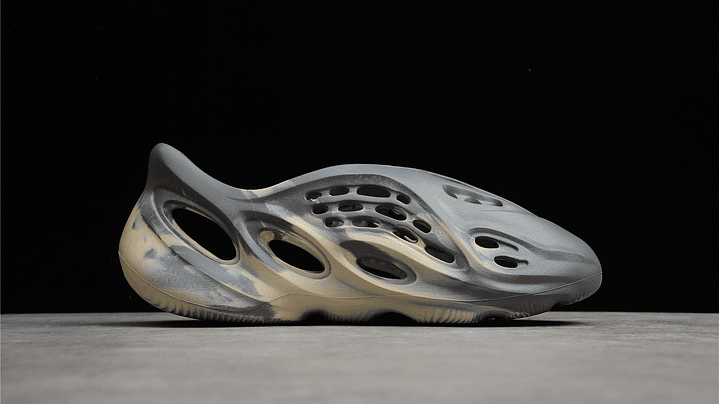 Yeezy Foam runner coconut 3