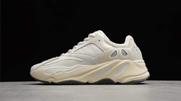 Yeezy 700 v1 analog 1