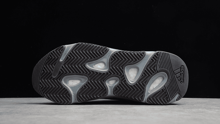 Yeezy 700 v2 hospital blue 3