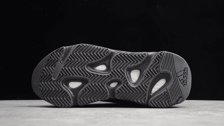 Yeezy 700 v2 vanta 3