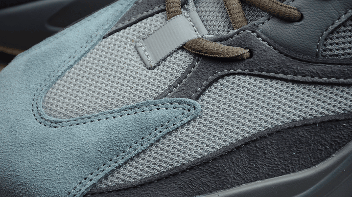 Yeezy 700 v1 teal blue 4