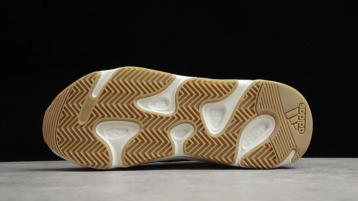 Yeezy 700 v1 magnet 3