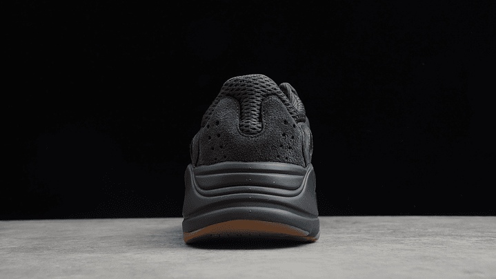Yeezy 700 v1 utility black 4