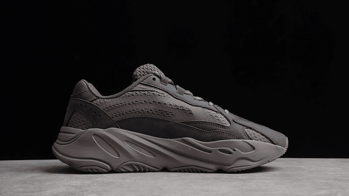 Yeezy 700 v2 mauve 2