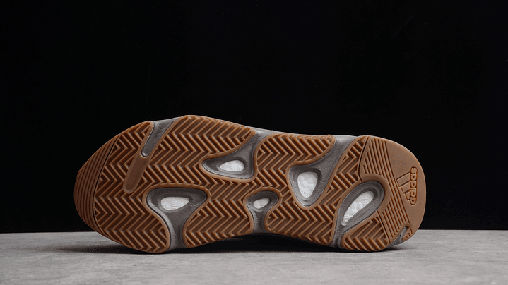 Yeezy 700 v2 mauve 3