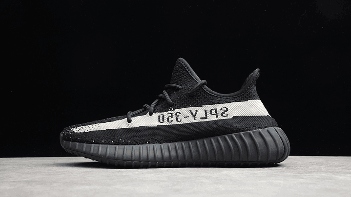 Yeezy boost 350 v2  oreo 1
