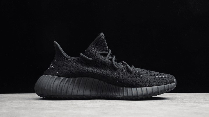 Yeezy boost 350 v2  oreo 2