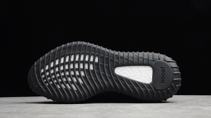 Yeezy boost 350 v2  oreo 3