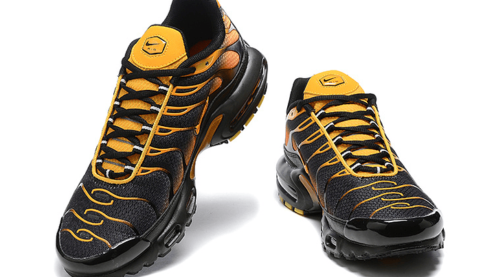 Air max plus TN black team orange 3