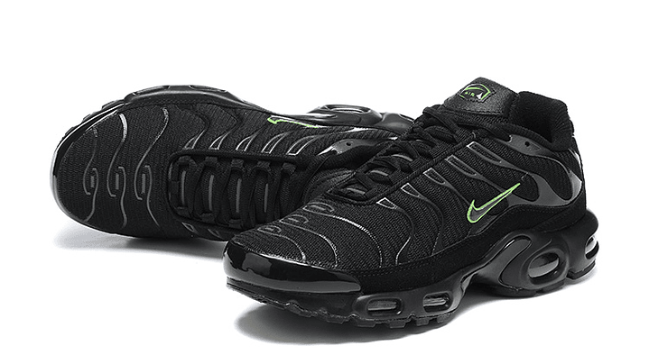 Air max plus TN black volt 4