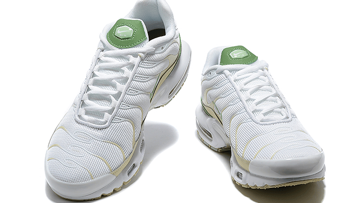 Air max plus TN  light bone honeydew 4