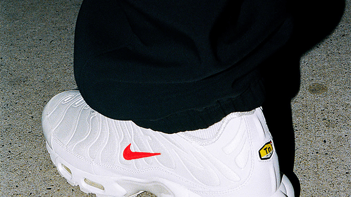 Air max plus TN x supreme white & red 3