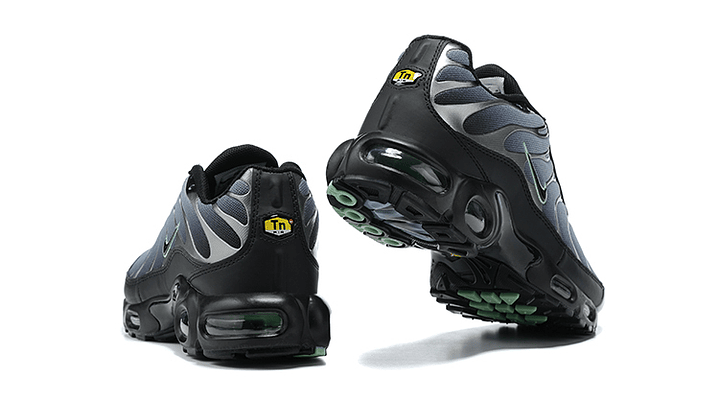 Air max plus TN black particicle green 2