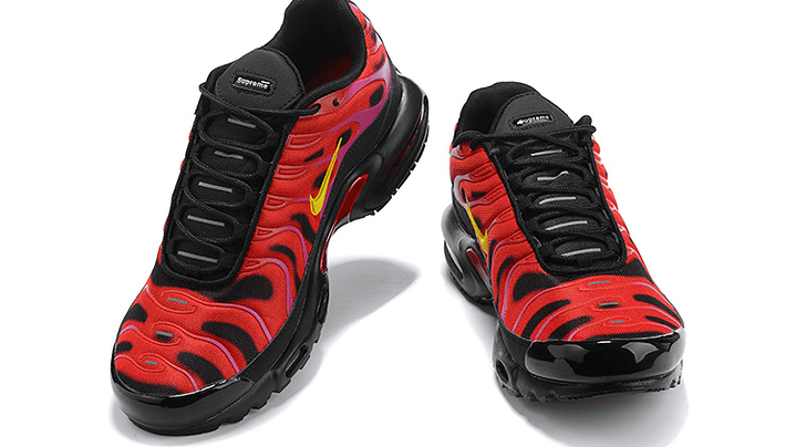 Air max plus TN x Supreme red 3