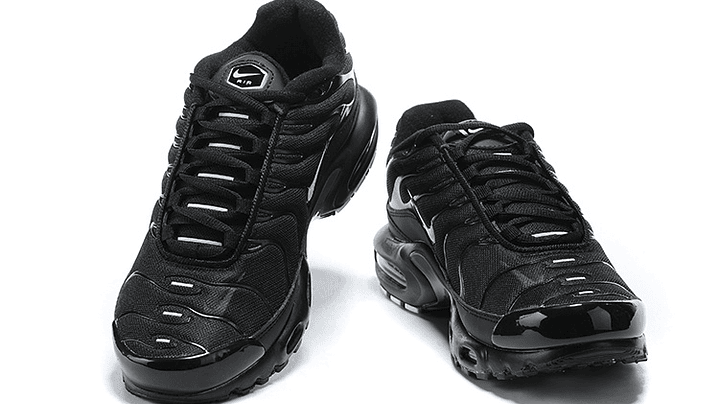 Air max plus TN black swoosh silver 3