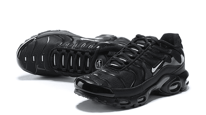 Air max plus TN black swoosh silver 4