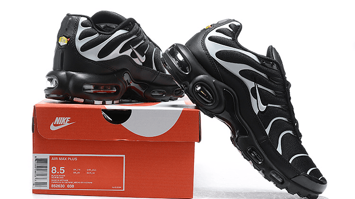 Air max plus TN  black & white 2