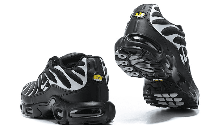 Air max plus TN  black & white 3