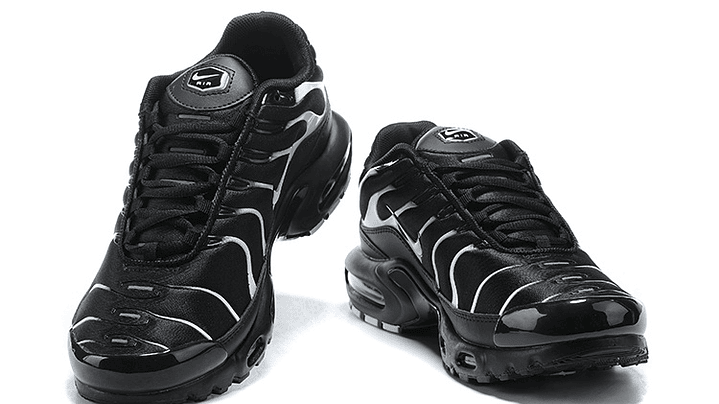 Air max plus TN  black & white 4
