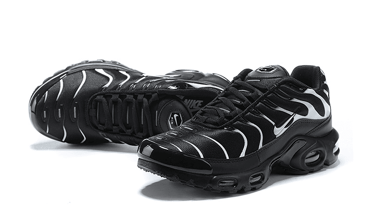 Air max plus TN  black & white 5