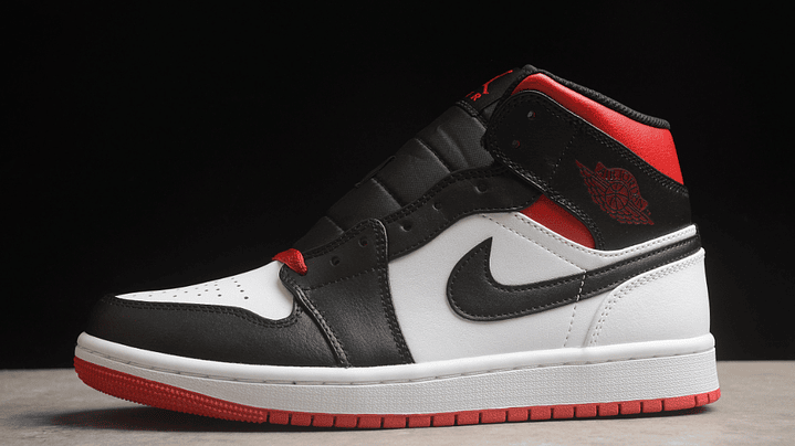 Jordan 1 Mid Gym Red/Black Toe 1