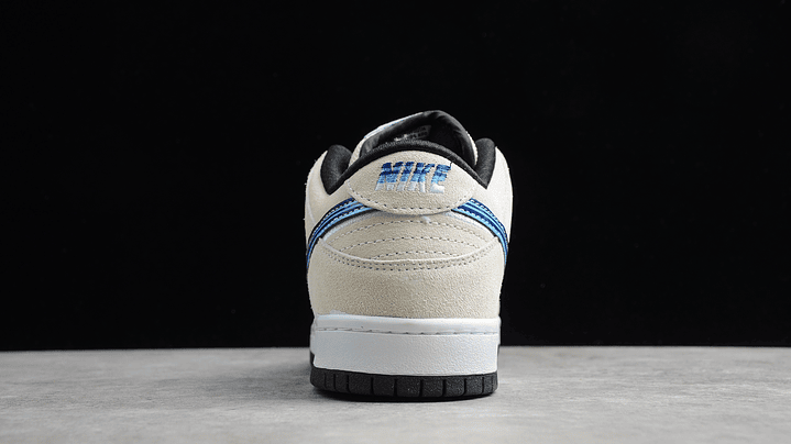 Dunk low pro truck it 4